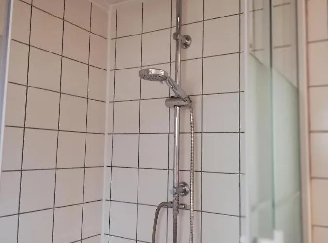 Roodborstje 4 Persoonschalet Шале *